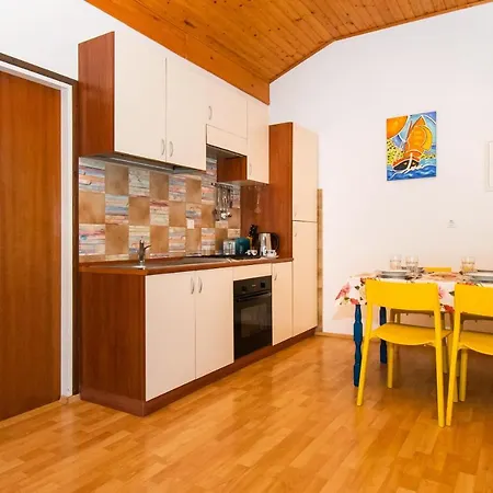 Apartament Family Corner Srima