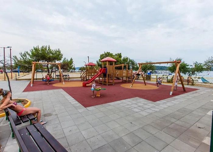 Apartman Family Corner Srima